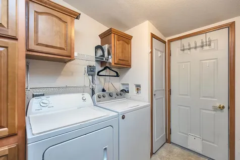 239 Victorian Way Manchester NH 03104