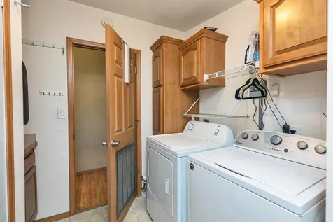 239 Victorian Way Manchester NH 03104