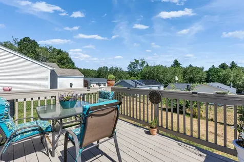 239 Victorian Way Manchester NH 03104