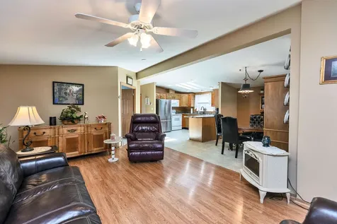239 Victorian Way Manchester NH 03104
