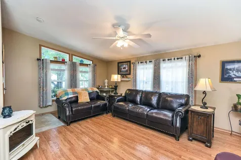 239 Victorian Way Manchester NH 03104