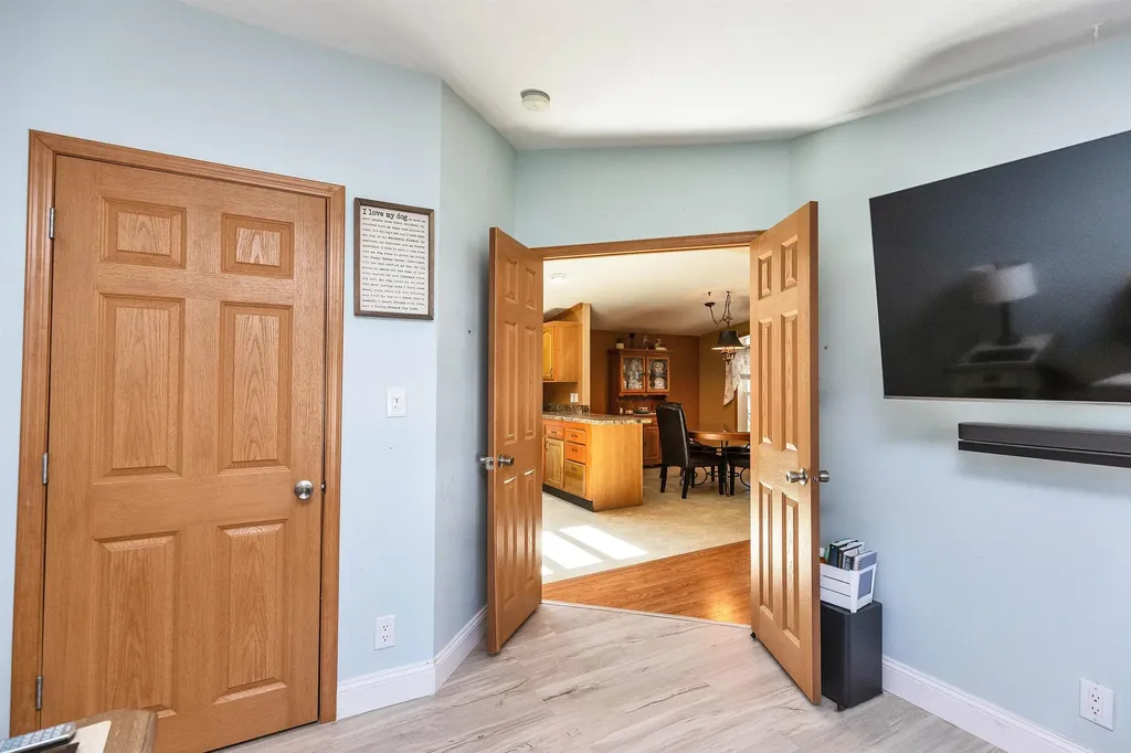 239 Victorian Way Manchester NH 03104
