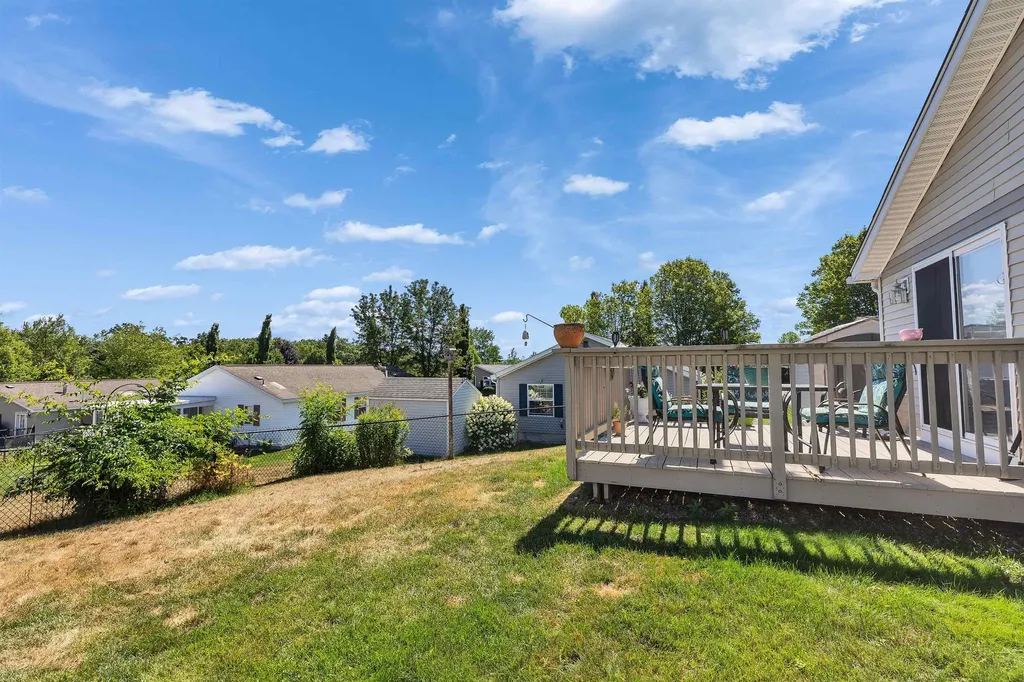239 Victorian Way Manchester NH 03104