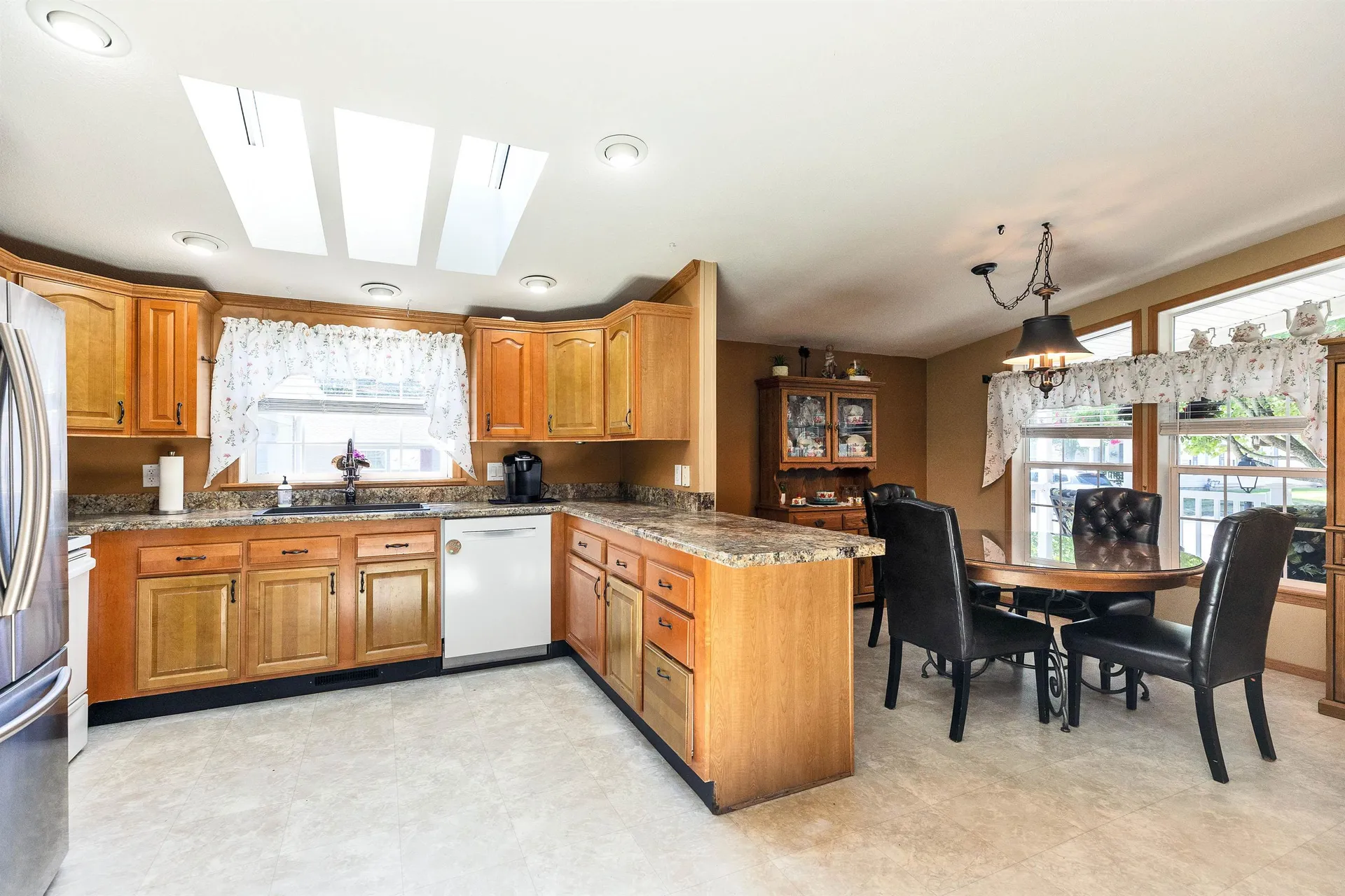 239 Victorian Way Manchester NH 03104