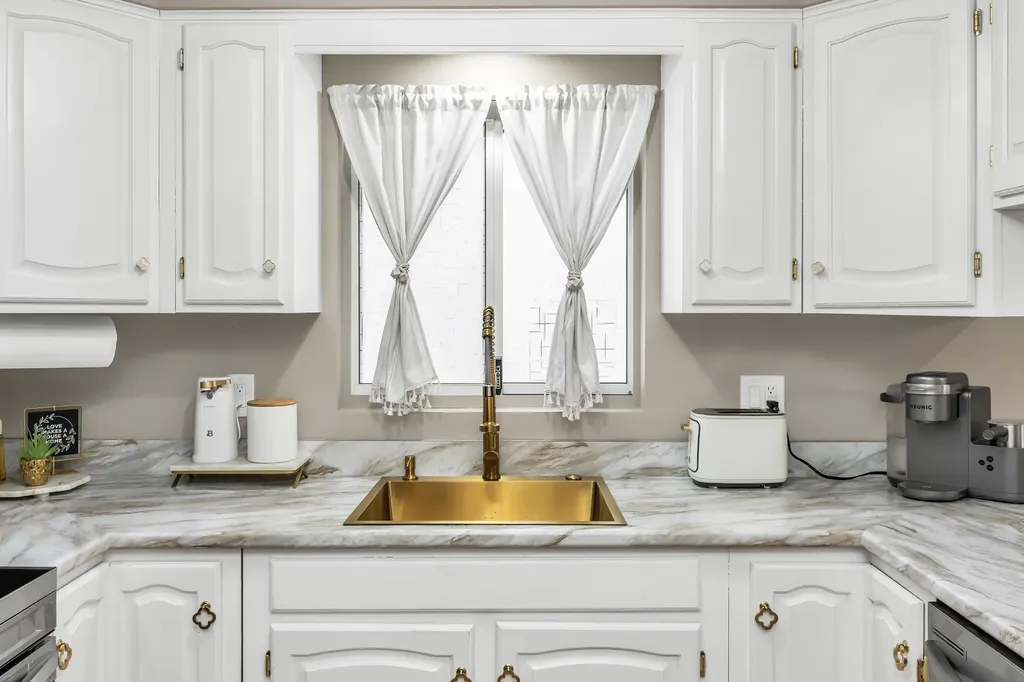 394 Cedar Street Manchester NH 03103