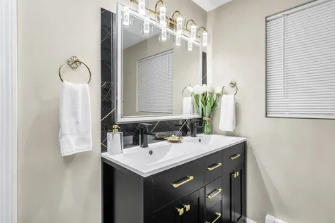 394 Cedar Street Manchester NH 03103