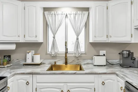 394 Cedar Street Manchester NH 03103