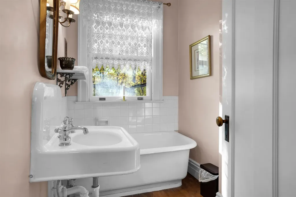 505 Deweys Mills Road Hartford VT 05047