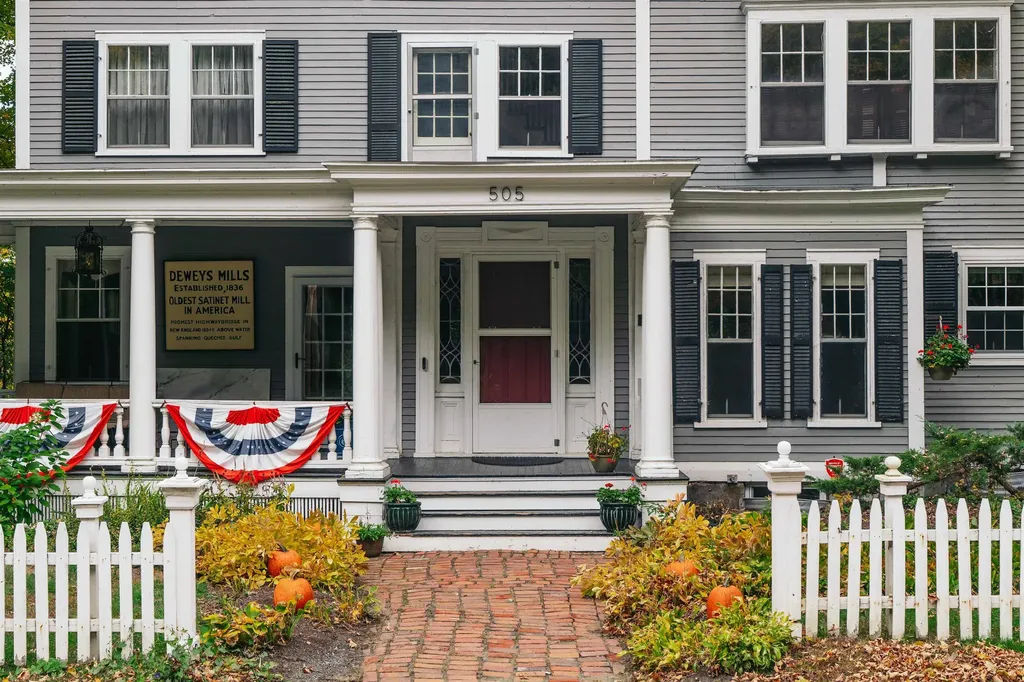 505 Deweys Mills Road Hartford VT 05047