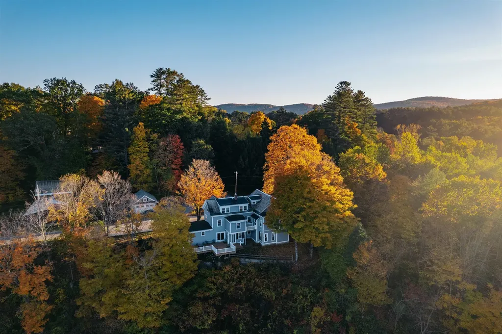 505 Deweys Mills Road Hartford VT 05047