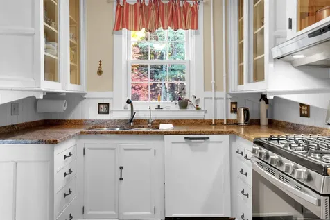 505 Deweys Mills Road Hartford VT 05047