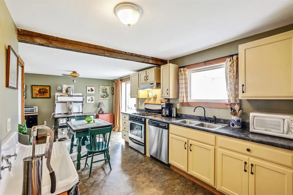 2066 Hinman Settler Road Brownington VT 05860