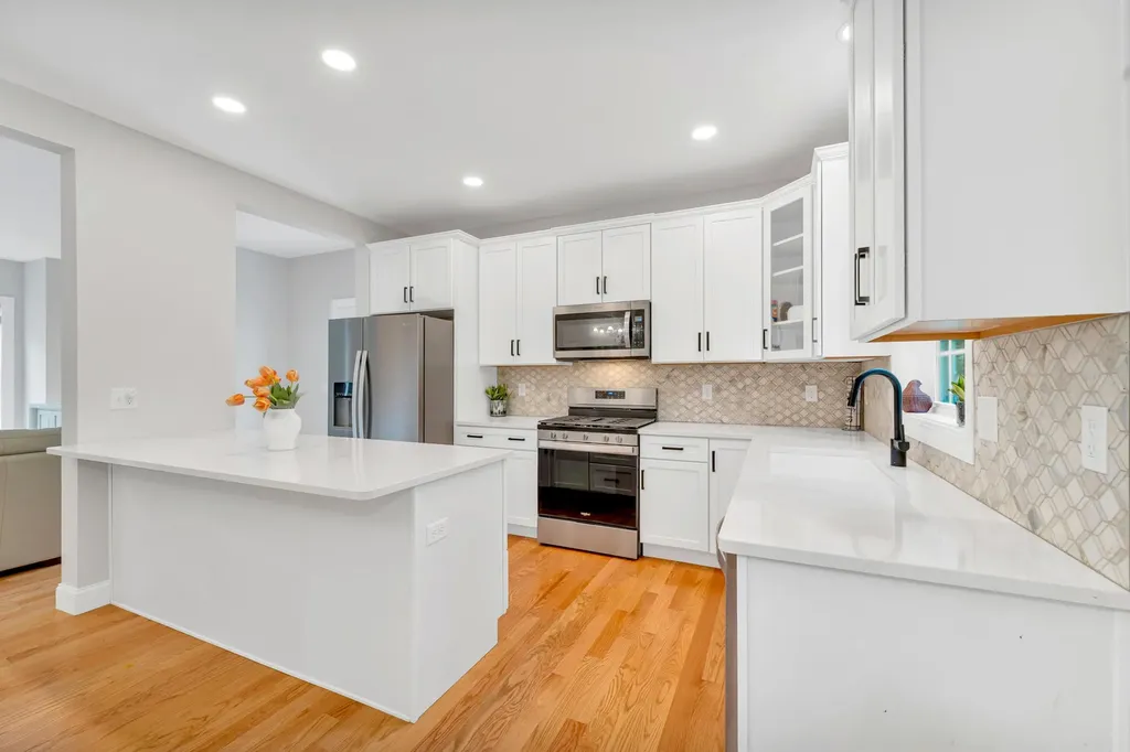 57 Hardy Road Londonderry NH 03053