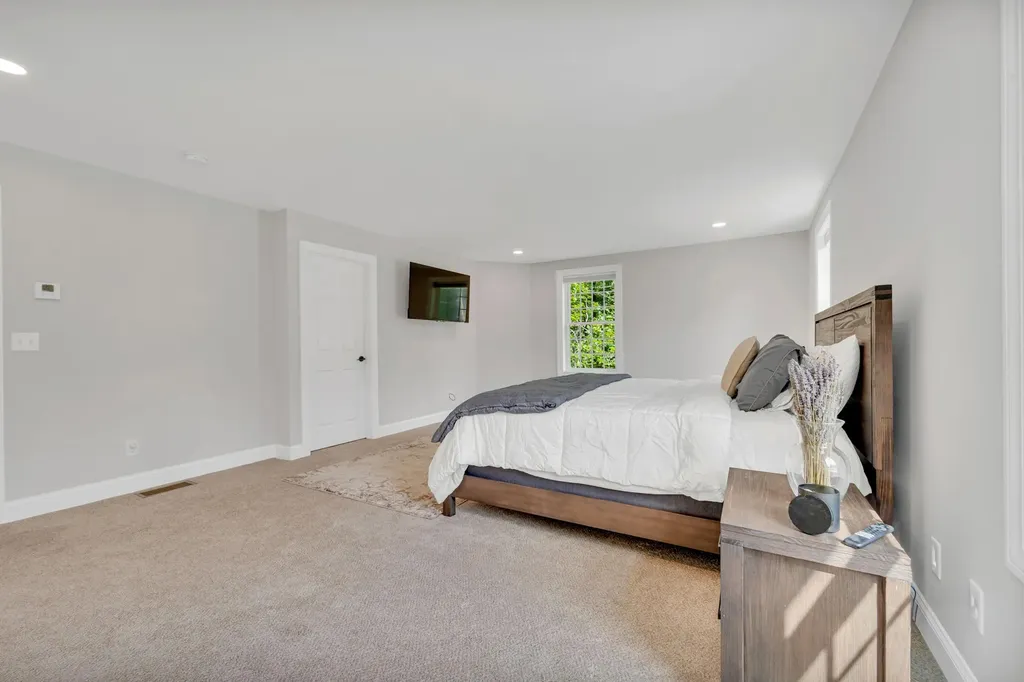 57 Hardy Road Londonderry NH 03053