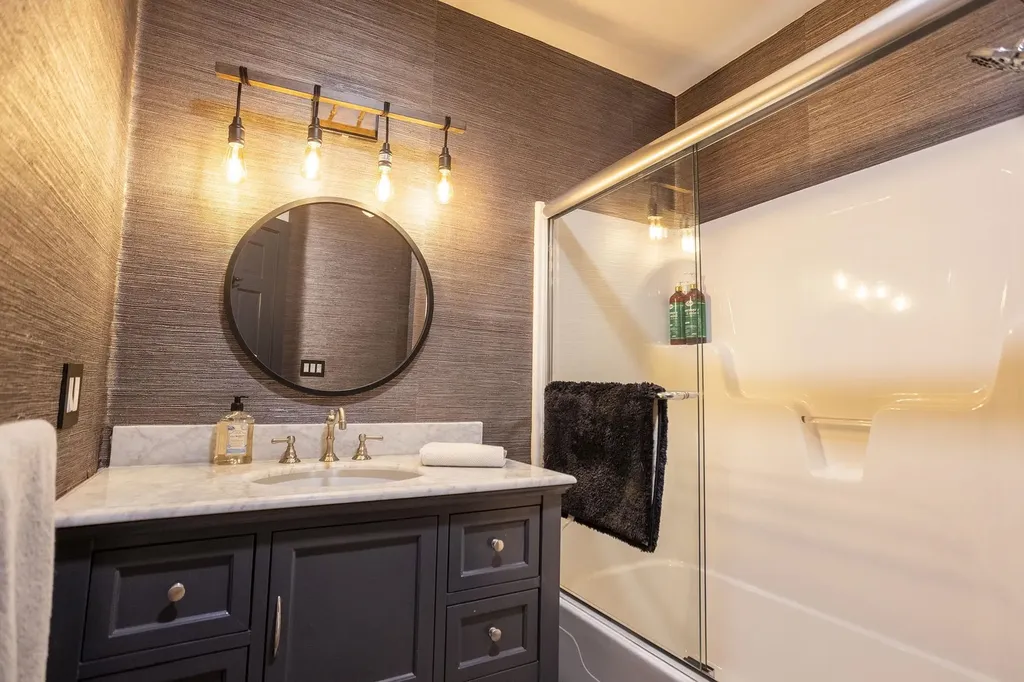 232 North Village Road Jay VT 05859