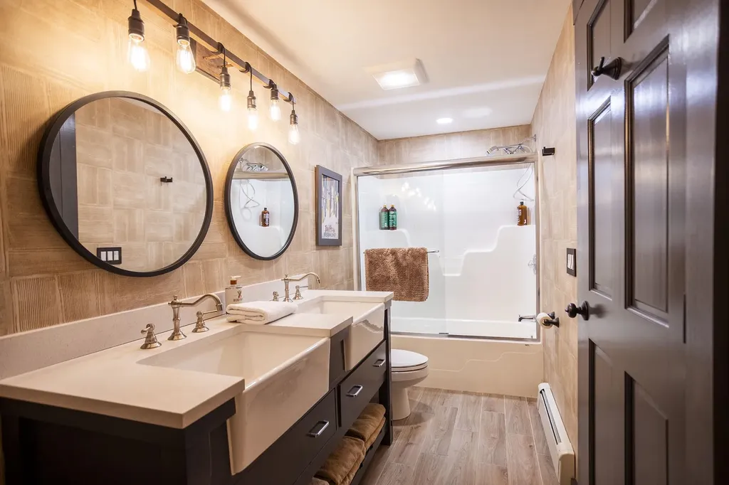 232 North Village Road Jay VT 05859