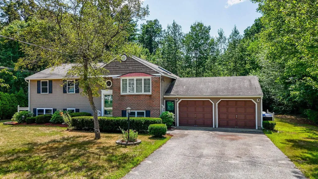 10 Wagner Way Hudson NH 03051