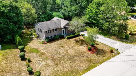 10 Wagner Way Hudson NH 03051