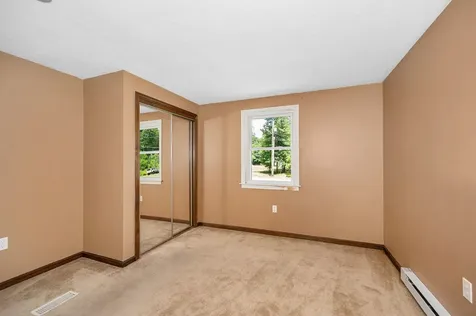 10 Wagner Way Hudson NH 03051