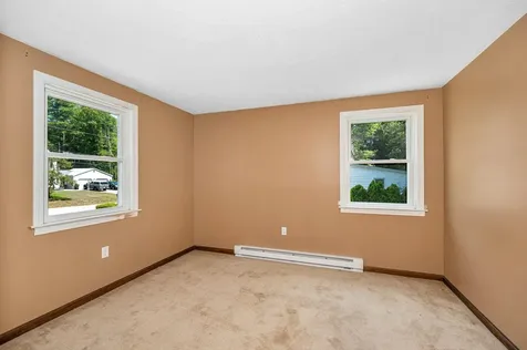 10 Wagner Way Hudson NH 03051