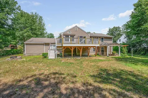 10 Wagner Way Hudson NH 03051