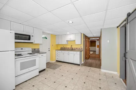 10 Wagner Way Hudson NH 03051