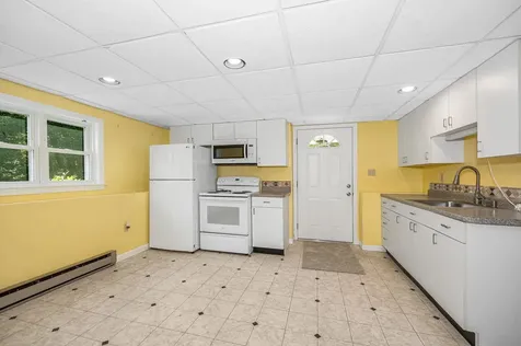 10 Wagner Way Hudson NH 03051