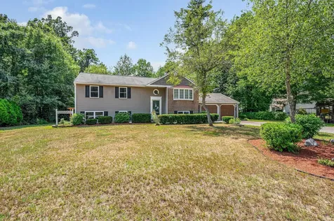 10 Wagner Way Hudson NH 03051