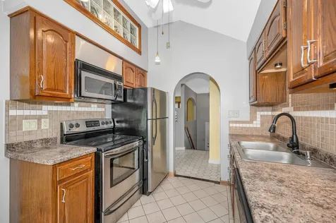 10 Wagner Way Hudson NH 03051