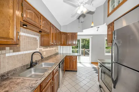 10 Wagner Way Hudson NH 03051