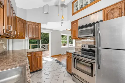 10 Wagner Way Hudson NH 03051