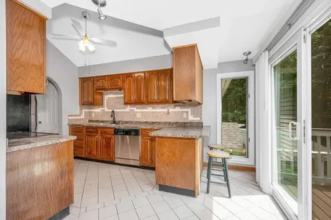 10 Wagner Way Hudson NH 03051