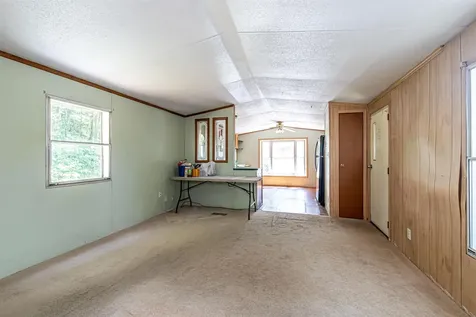 6 Jackson Avenue Allenstown NH 03275