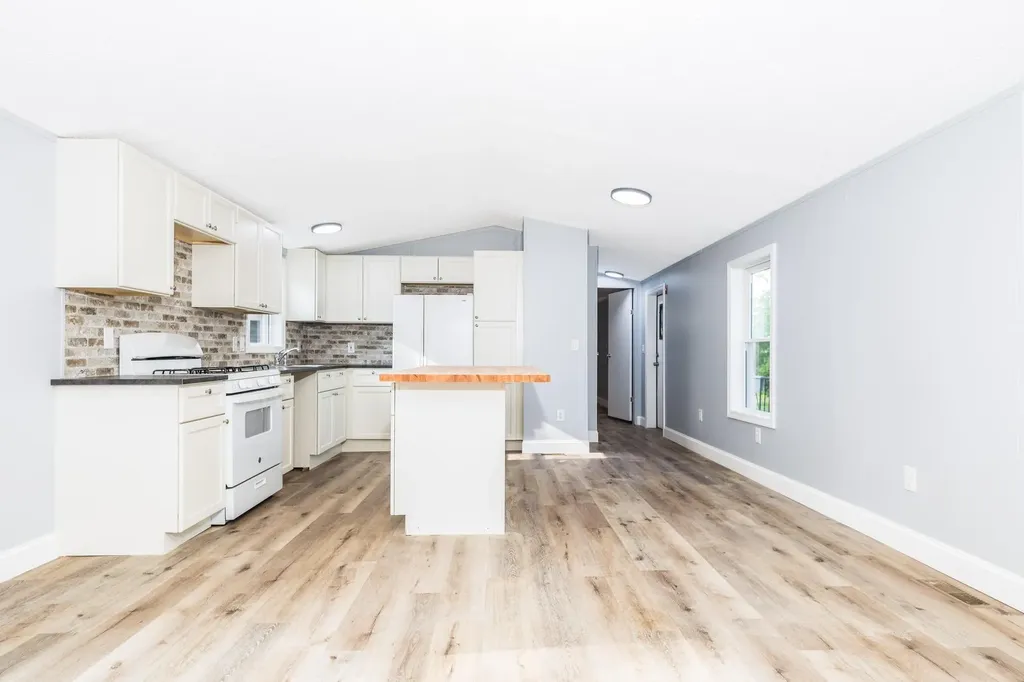 311 Friar Tuck Drive Exeter NH 03833