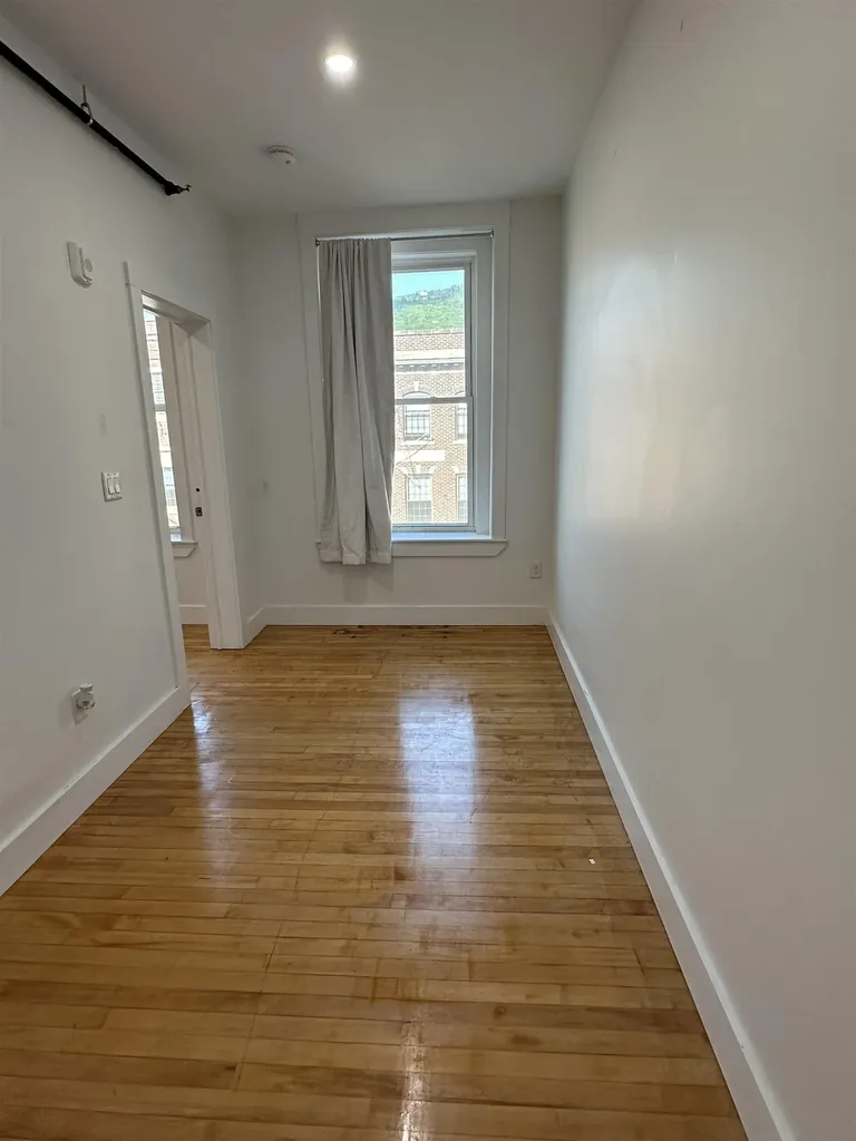 4 Elliot Street Brattleboro VT 05301