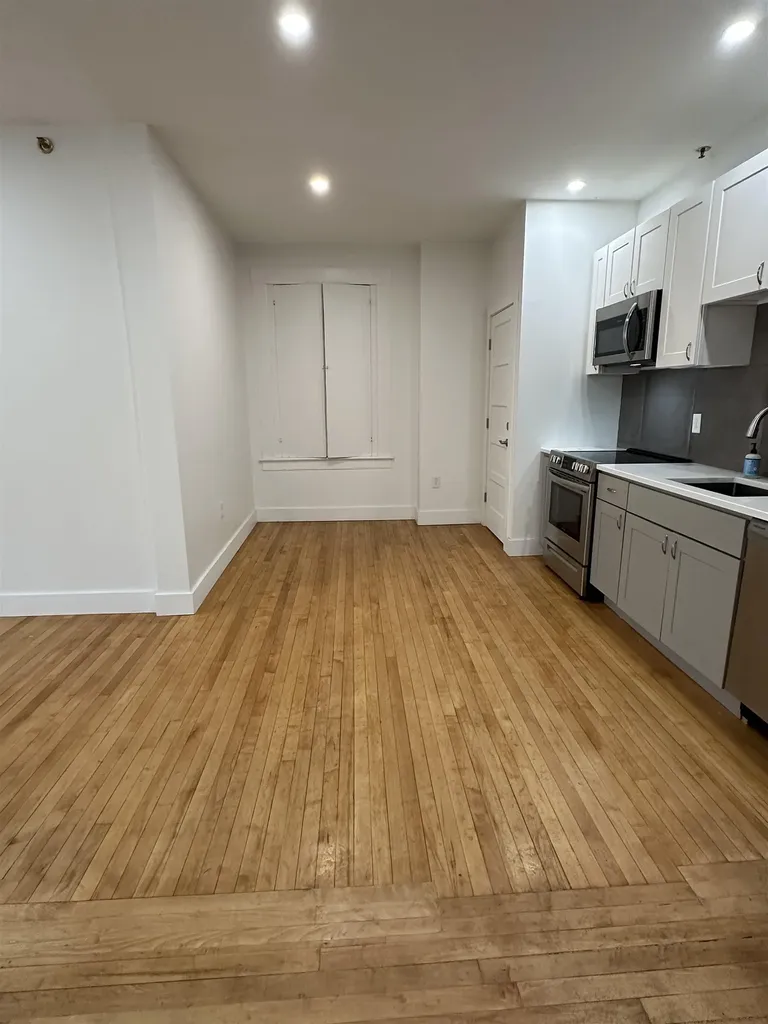 4 Elliot Street Brattleboro VT 05301