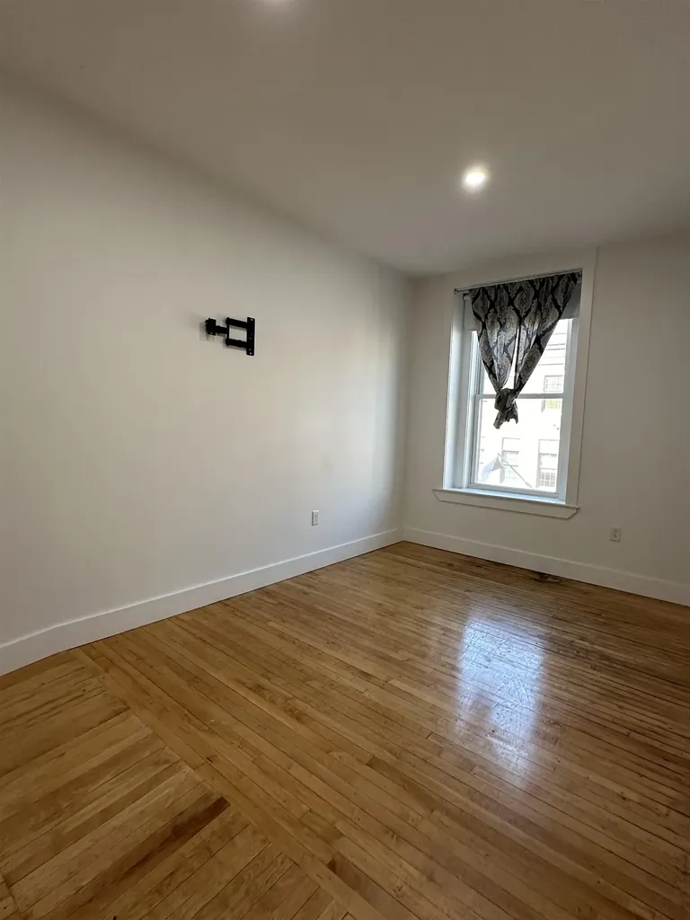 4 Elliot Street Brattleboro VT 05301