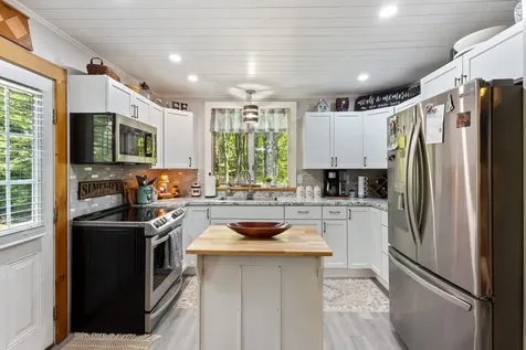 18b Lakeview Drive Northwood NH 03261