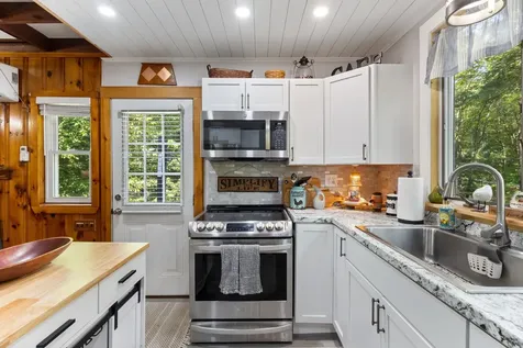 18b Lakeview Drive Northwood NH 03261