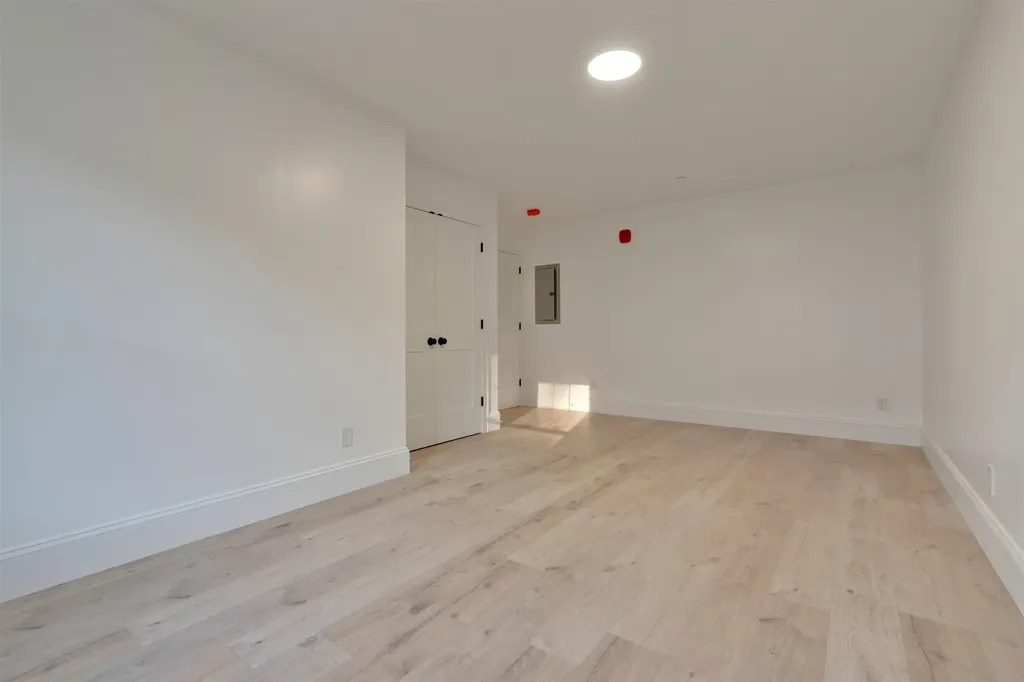 2 Cape Coral Way Rochester NH 03867