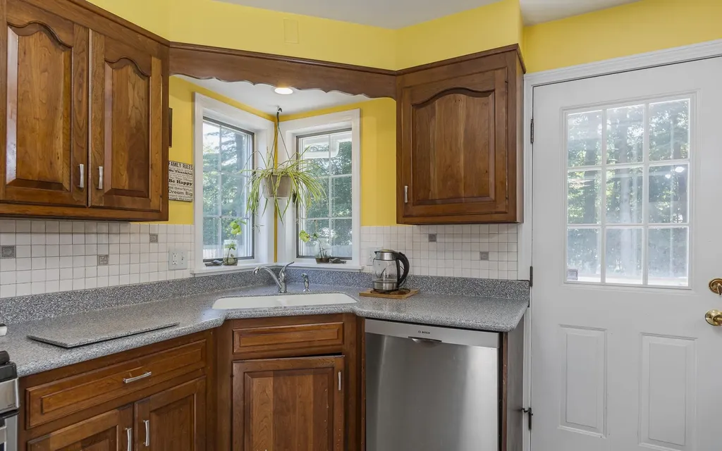 17 Leahy Road Keene NH 03431