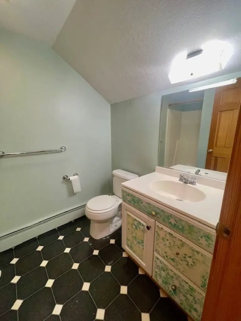 29 Hubbard Grove Road Shelburne NH 03581