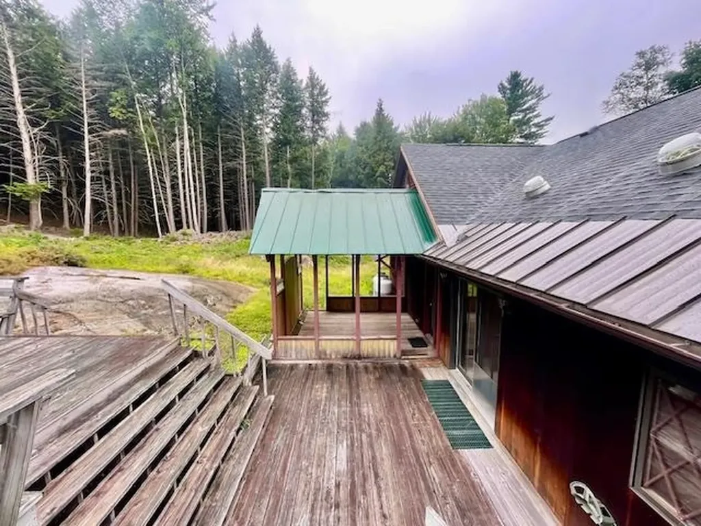 29 Hubbard Grove Road Shelburne NH 03581