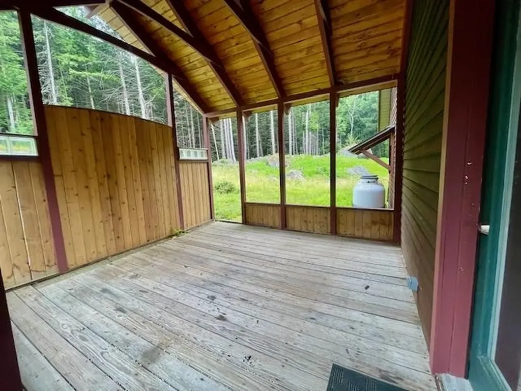 29 Hubbard Grove Road Shelburne NH 03581