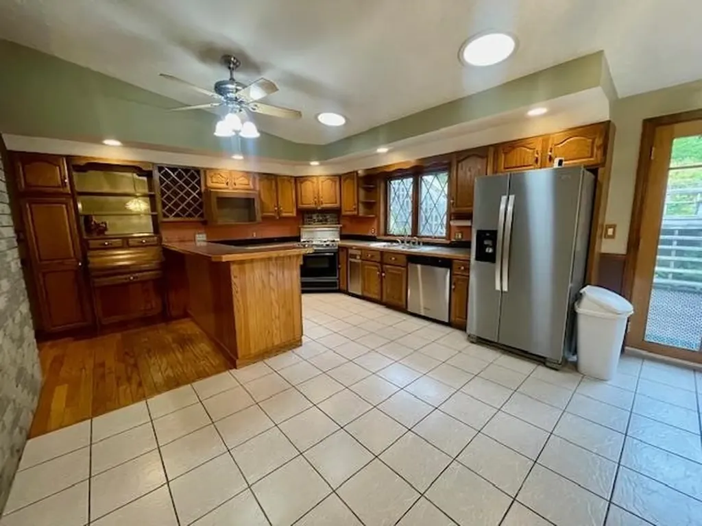 29 Hubbard Grove Road Shelburne NH 03581