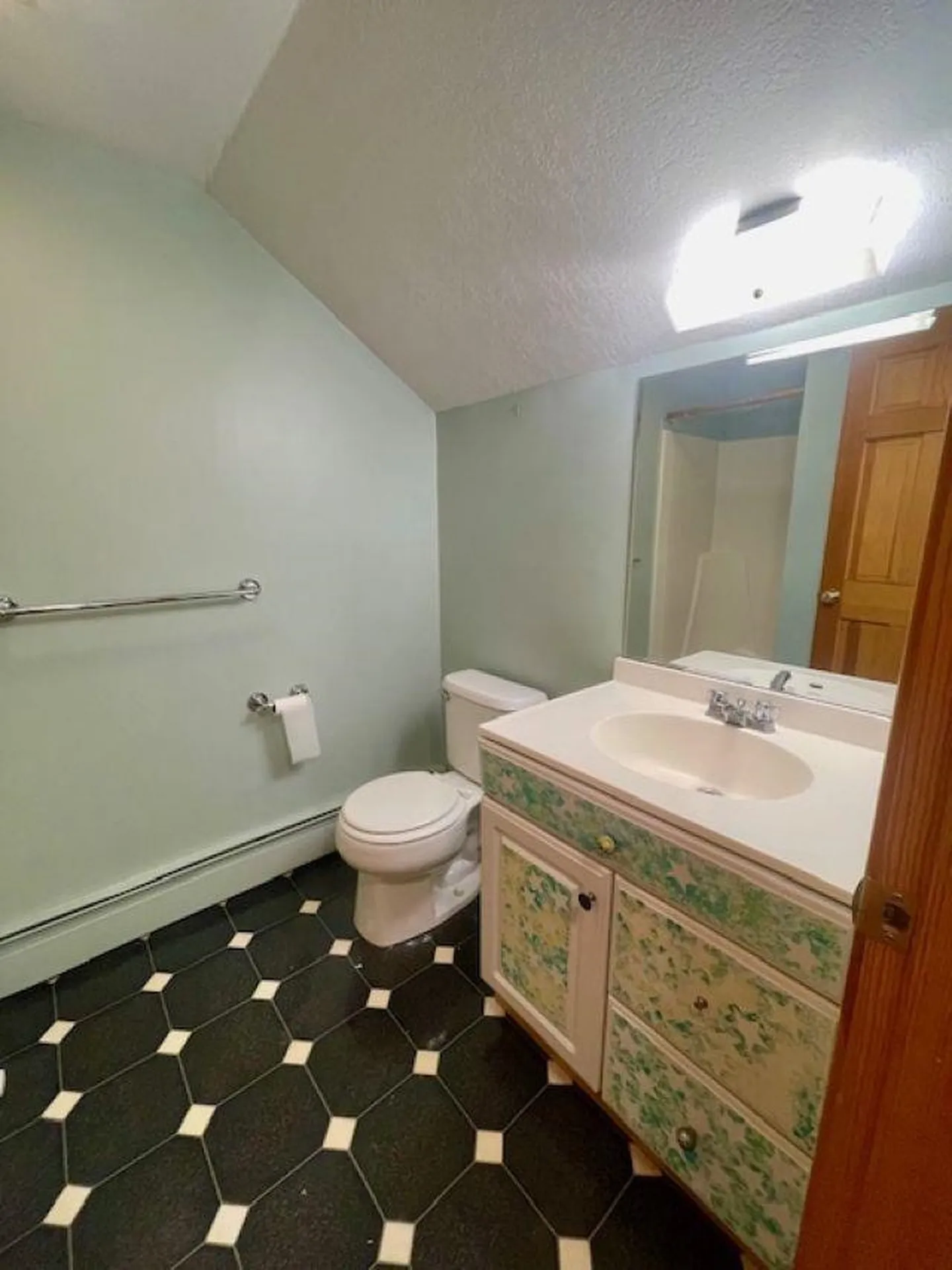 29 Hubbard Grove Road Shelburne NH 03581