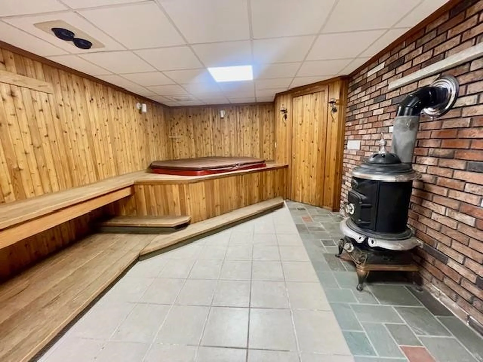29 Hubbard Grove Road Shelburne NH 03581