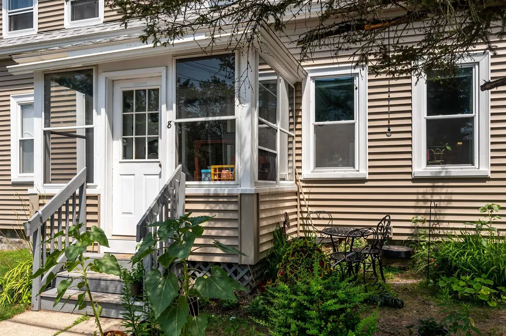 8 South Street Newmarket NH 03857