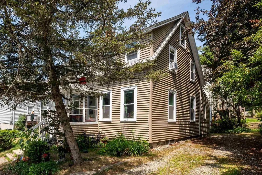 8 South Street Newmarket NH 03857