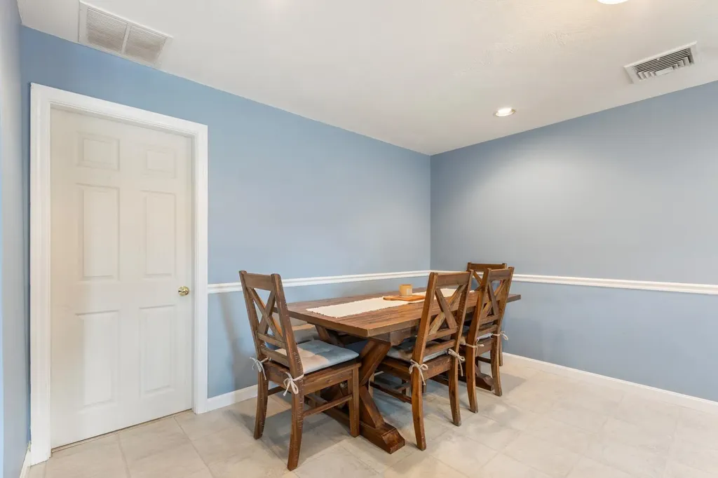 144 Oakland Avenue Manchester NH 03109